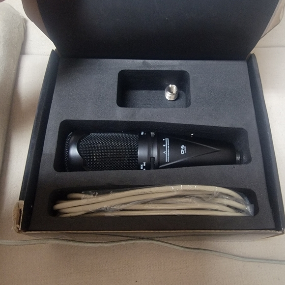 ART M-One USB Microphone - Picture 2 of 3